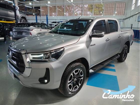 TOYOTA HILUX 2.8 D-4D TURBO DIESEL CD SRX 4X4 AUTOMÁTICO TOYOTA HILUX 2.8 D-4D TURBO DIESEL CD SRX 4X4 AUTOMÁTICO